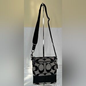 Coach Signature Swing Pack, Cream & Black